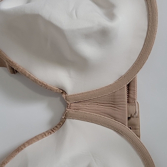 Vanity Fair Beige Underwired Beauty Back Minimizer  Bra/Size 42D. - Picture 5 of 9